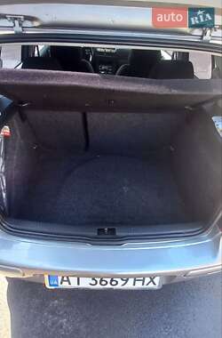 Хетчбек Volkswagen Golf 2003 в 