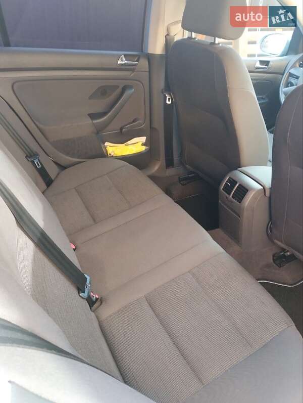 Хэтчбек Volkswagen Golf 2005 в Кодыме