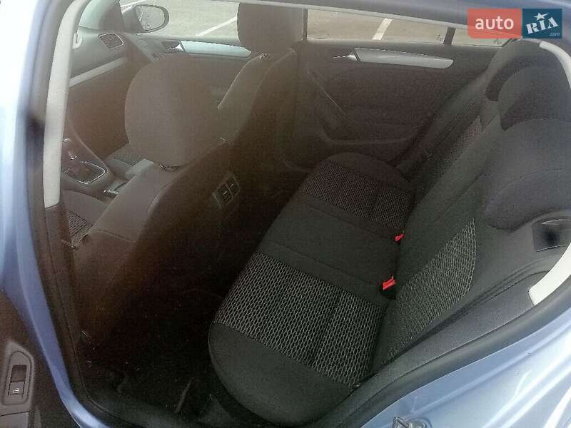 Хэтчбек Volkswagen Golf 2011 в Ужгороде