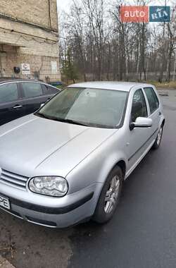 Хэтчбек Volkswagen Golf 2001 в 