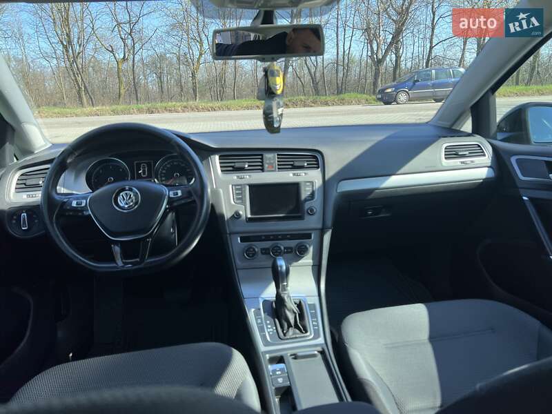 Универсал Volkswagen Golf 2015 в Новоселице