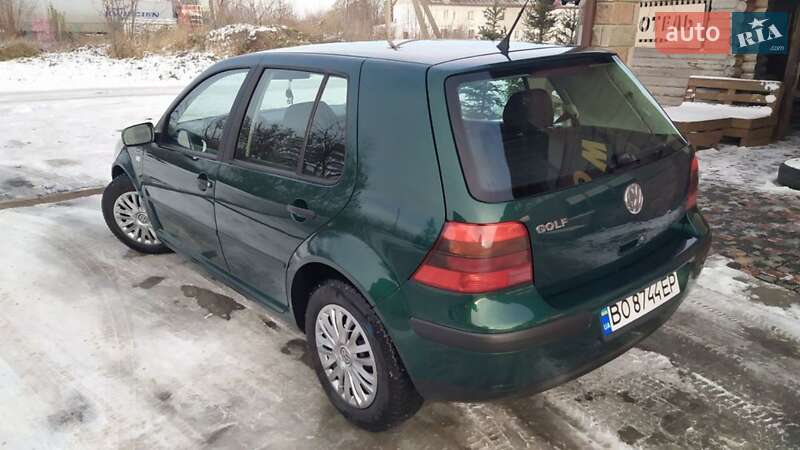 Хетчбек Volkswagen Golf 2002 в Ланівці