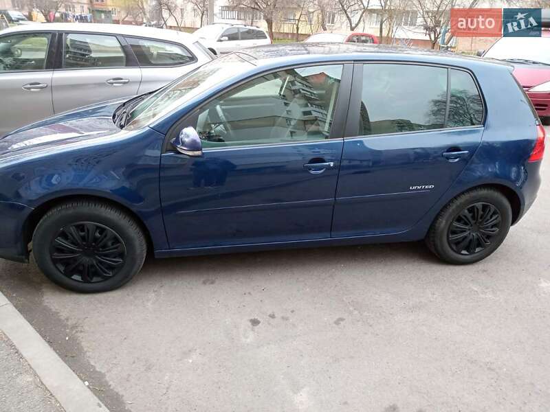 Хетчбек Volkswagen Golf 2008 в Луцьку