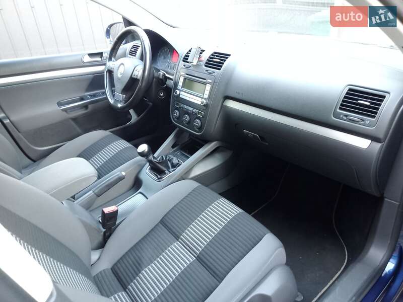 Хетчбек Volkswagen Golf 2008 в Луцьку