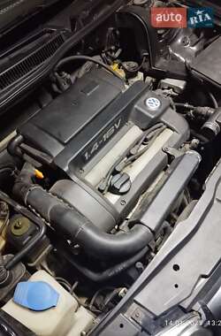 Хетчбек Volkswagen Golf 2000 в 
