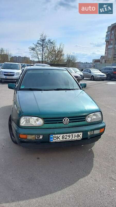 Хэтчбек Volkswagen Golf 1996 в 