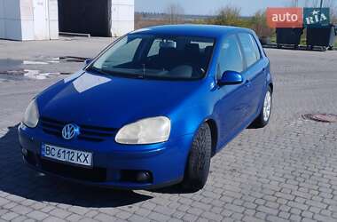 Хэтчбек Volkswagen Golf 2004 в 