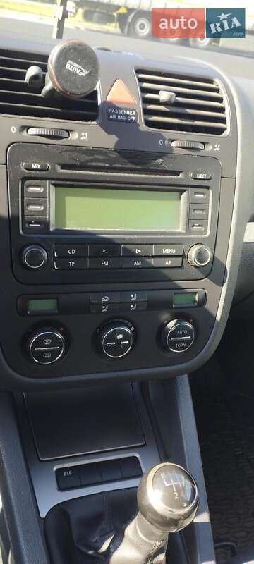 Хетчбек Volkswagen Golf 2004 в Рава-Руській