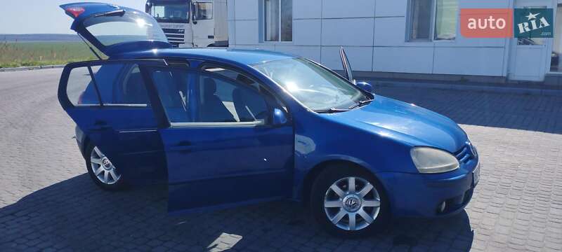 Хетчбек Volkswagen Golf 2004 в Рава-Руській