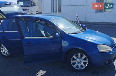 Хэтчбек Volkswagen Golf 2004 в 