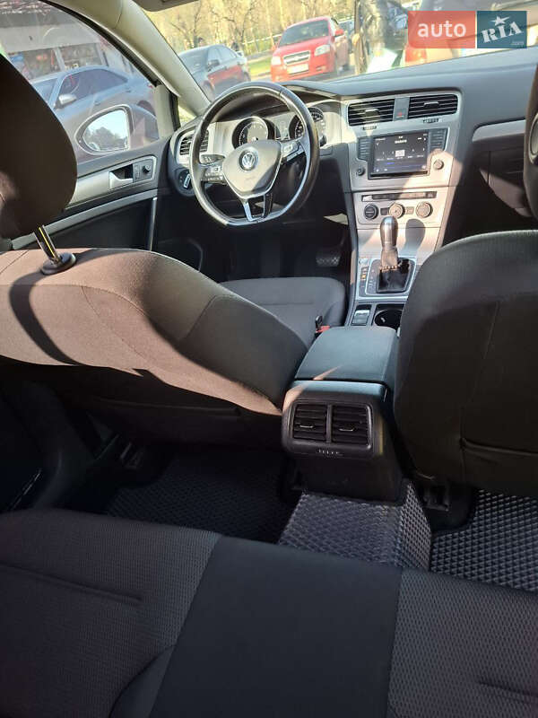 Хэтчбек Volkswagen Golf 2016 в Николаеве