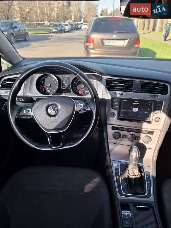 Хэтчбек Volkswagen Golf 2016 в Николаеве