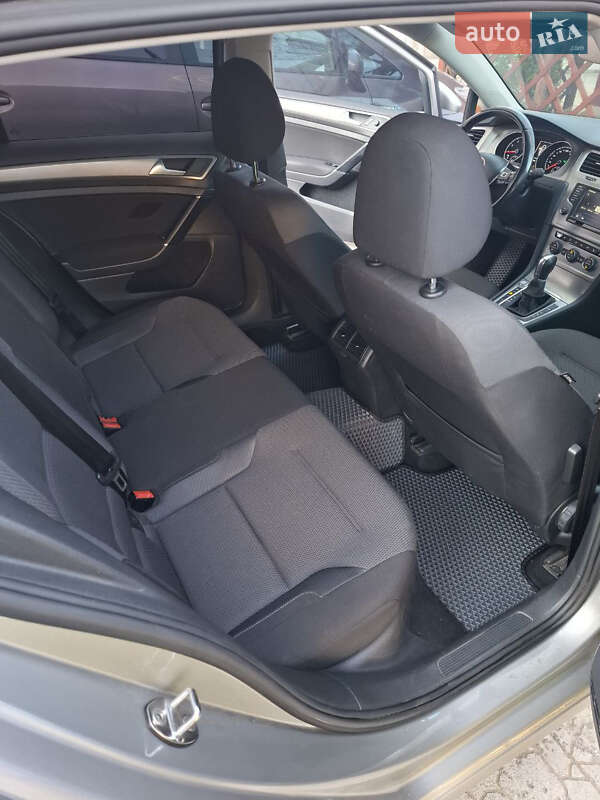 Хэтчбек Volkswagen Golf 2016 в Николаеве