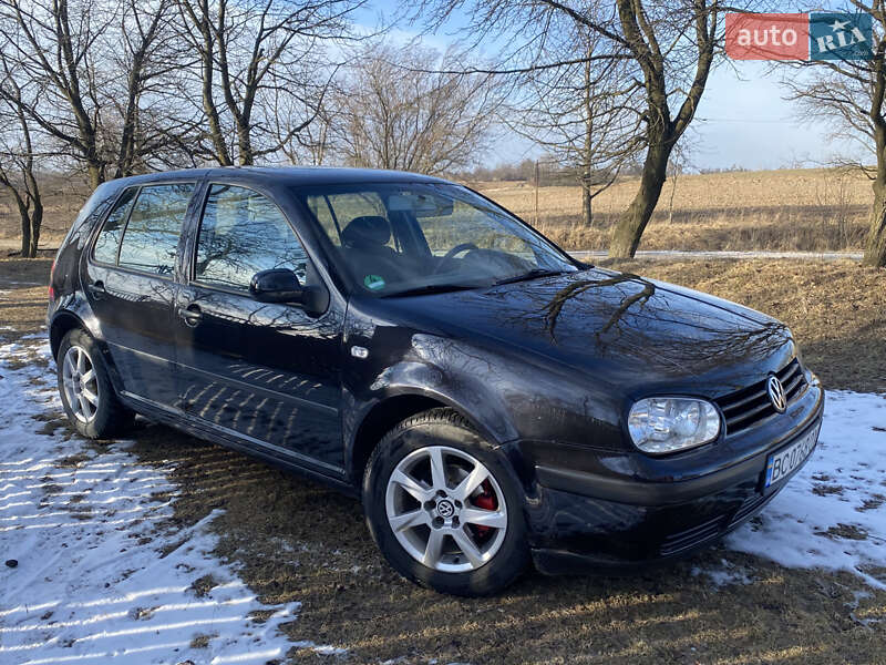 Хэтчбек Volkswagen Golf 2000 в 