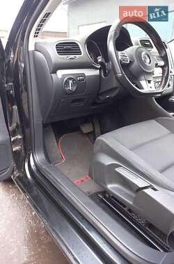 Хетчбек Volkswagen Golf 2011 в 