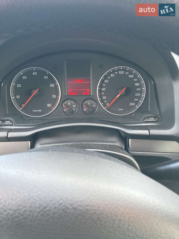 Хетчбек Volkswagen Golf 2006 в Коростені