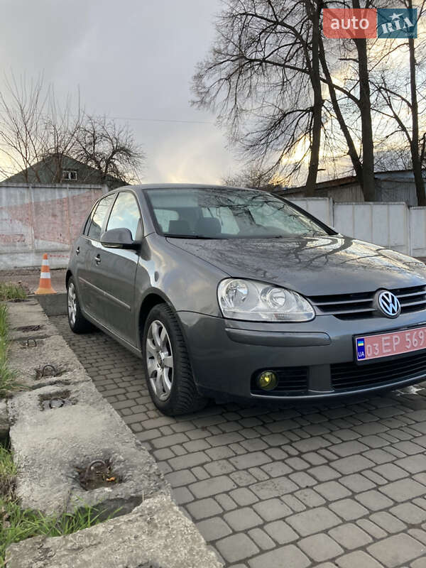 Хетчбек Volkswagen Golf 2006 в Коростені