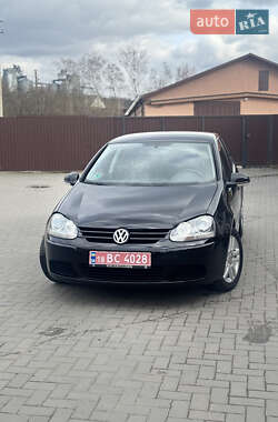 Хэтчбек Volkswagen Golf 2005 в 