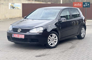 Хэтчбек Volkswagen Golf 2005 в 
