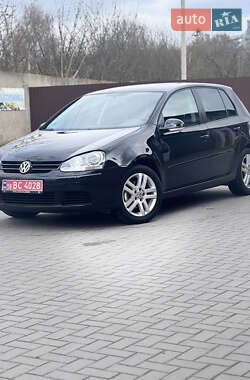 Хэтчбек Volkswagen Golf 2005 в 