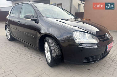 Хэтчбек Volkswagen Golf 2005 в 