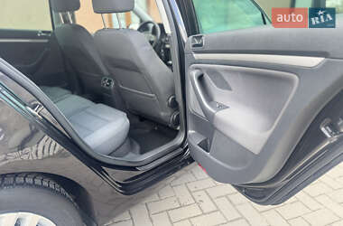 Хэтчбек Volkswagen Golf 2005 в 