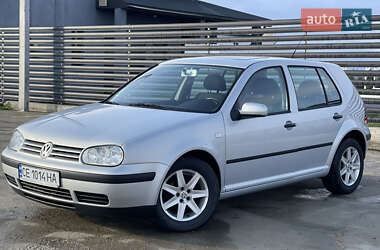 Хэтчбек Volkswagen Golf 2000 в 