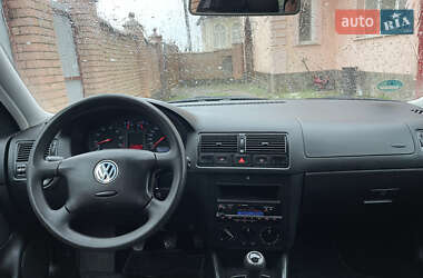 Хэтчбек Volkswagen Golf 2000 в 