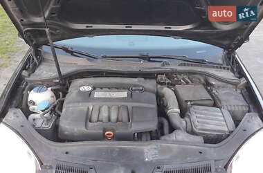 Хетчбек Volkswagen Golf 2008 в 