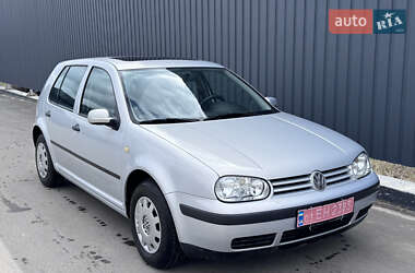 Хэтчбек Volkswagen Golf 2000 в 