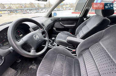 Хэтчбек Volkswagen Golf 2000 в 