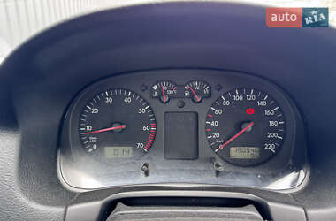Хэтчбек Volkswagen Golf 2000 в 
