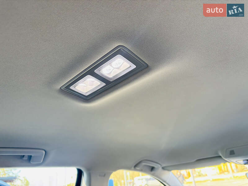 Хэтчбек Volkswagen Golf 2020 в Киеве