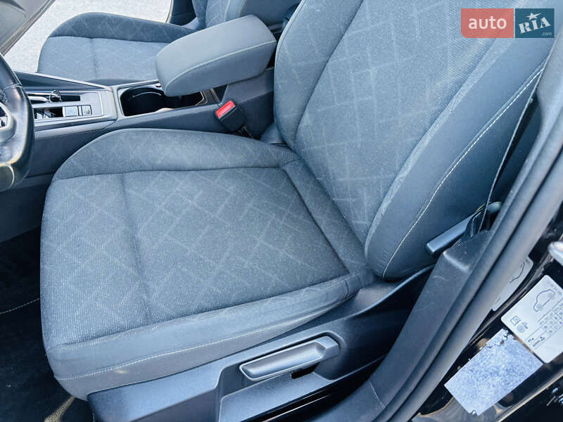 Хэтчбек Volkswagen Golf 2020 в Киеве