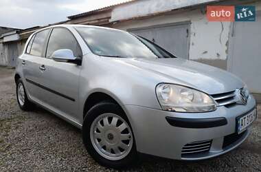 Хэтчбек Volkswagen Golf 2005 в 