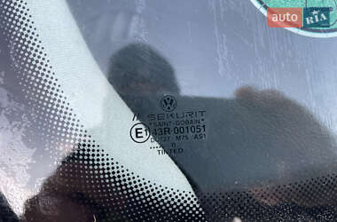 Хэтчбек Volkswagen Golf 2000 в 