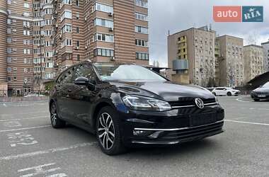 Универсал Volkswagen Golf 2019 в 