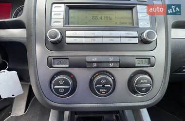 Хэтчбек Volkswagen Golf 2009 в 