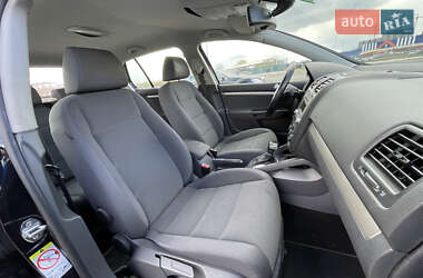Хэтчбек Volkswagen Golf 2009 в 