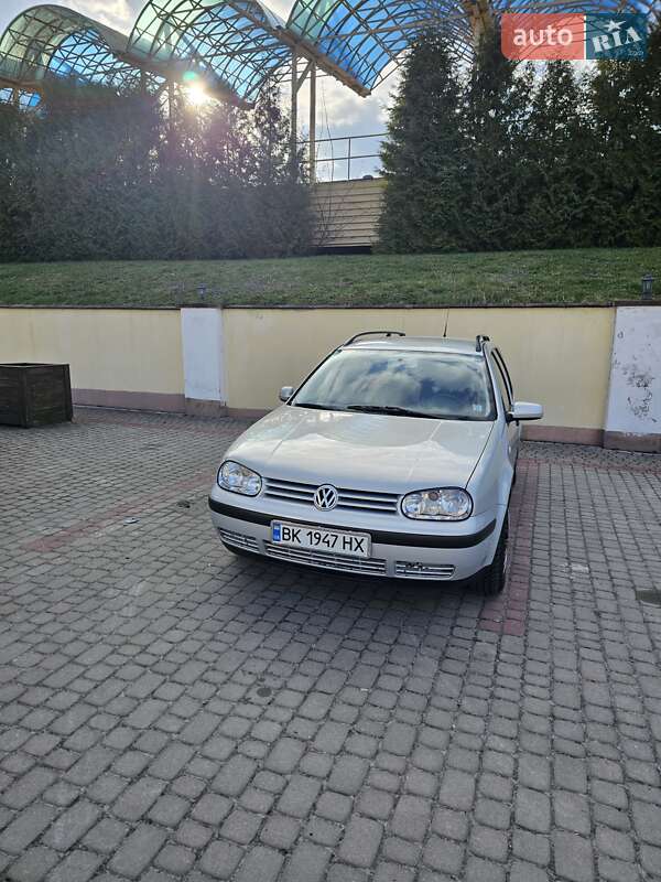 Універсал Volkswagen Golf 2000 в 