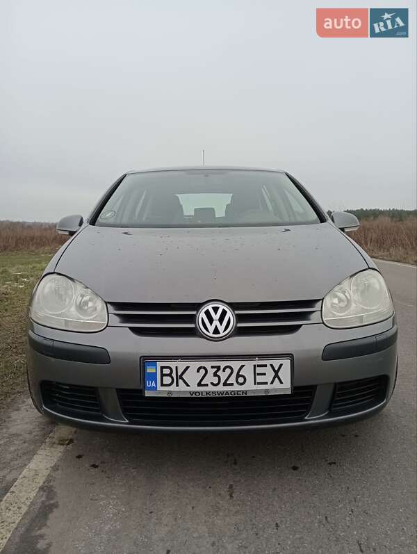 Хэтчбек Volkswagen Golf 2006 в Луцке