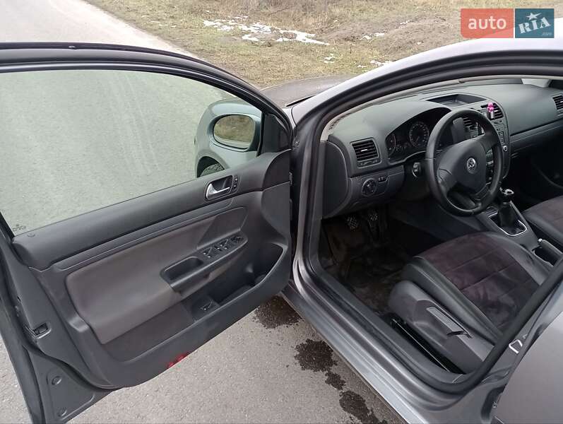 Хэтчбек Volkswagen Golf 2006 в Луцке