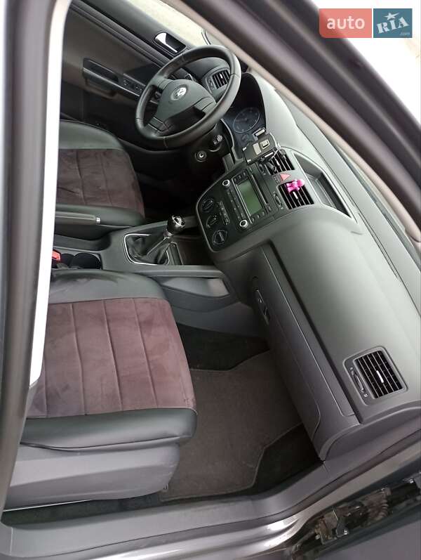 Хэтчбек Volkswagen Golf 2006 в Луцке