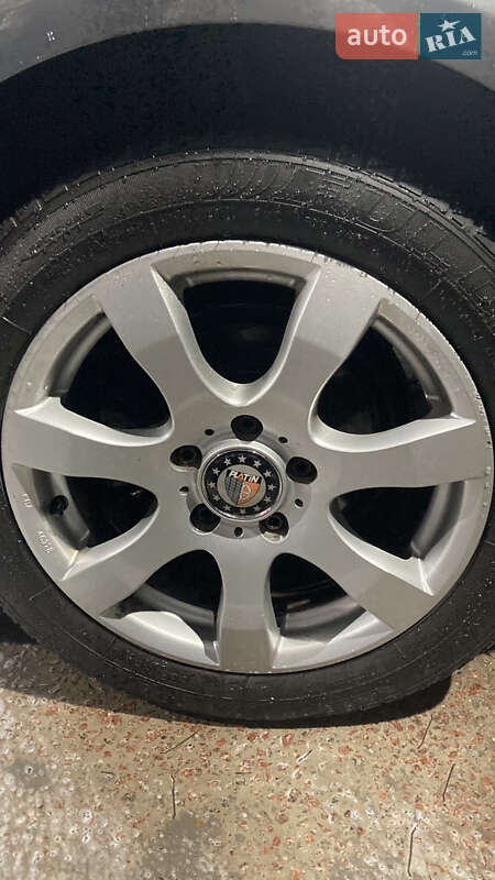 Хетчбек Volkswagen Golf 2006 в Коростені