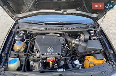 Хэтчбек Volkswagen Golf 1998 в 