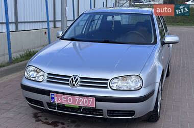 Хэтчбек Volkswagen Golf 2002 в 
