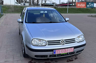 Хэтчбек Volkswagen Golf 2002 в 