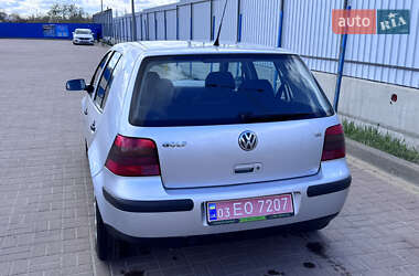 Хэтчбек Volkswagen Golf 2002 в 
