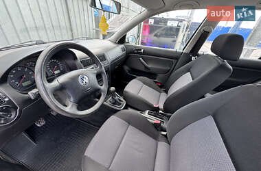Хэтчбек Volkswagen Golf 2002 в 
