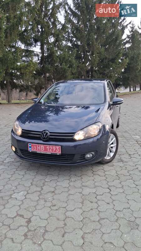 Хетчбек Volkswagen Golf 2010 в 